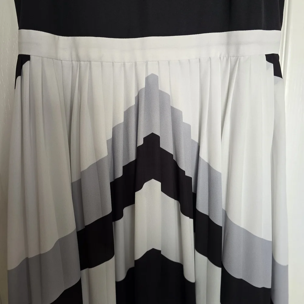 Banana Republic Chevron Pleated Black Gray and White Sleeveless Midi Dress - Picture 4 of 5